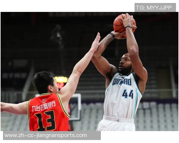 米奇约翰逊盛赞大卫琼斯加西亚适应球队表现出色无所畏惧